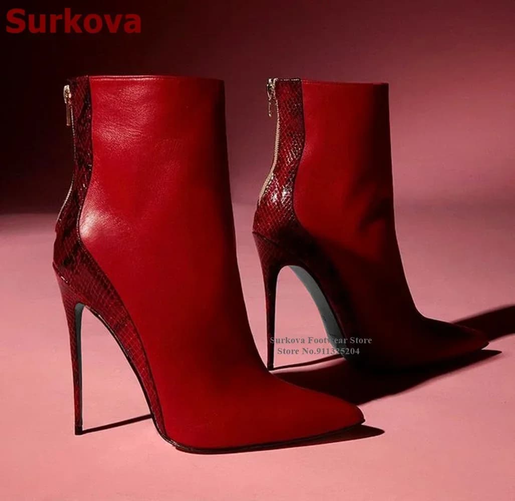 Surkova Stivaletti a punta in pelle di serpente rossa patchwork in pelle scamosciata da donna Stivaletti corti con tacco alto sottile in pitone Scarpe eleganti con cerniera posteriore