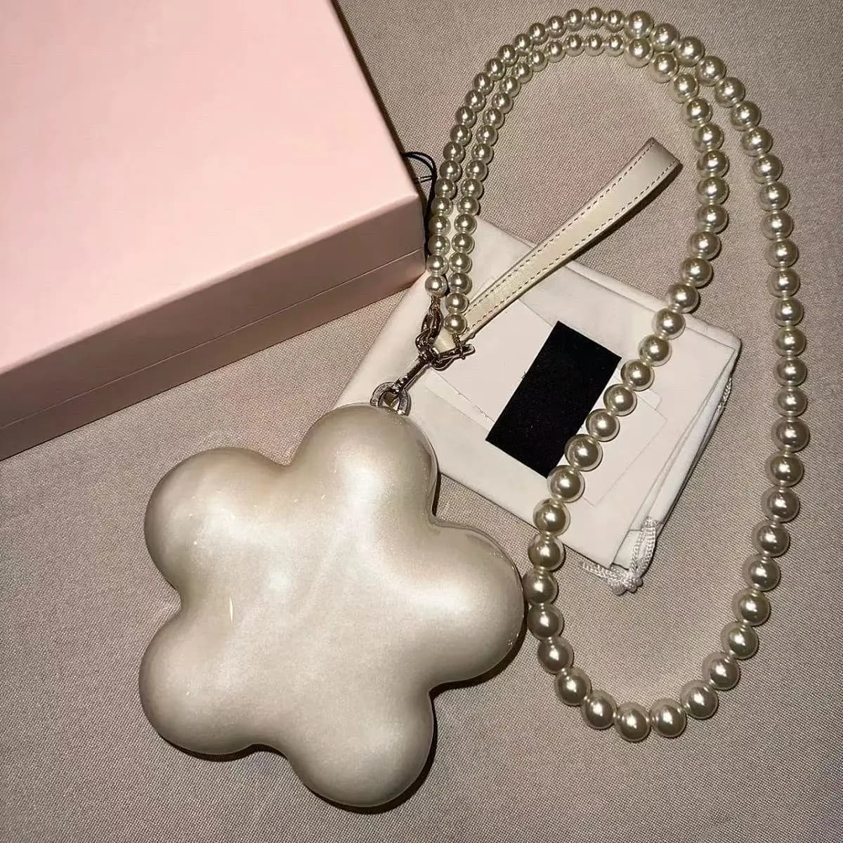 Borse da sera in acrilico con perle alla moda borsa con pochette di lusso di design portafoglio da donna carino catene a conchiglia borsa a tracolla per feste di matrimonio