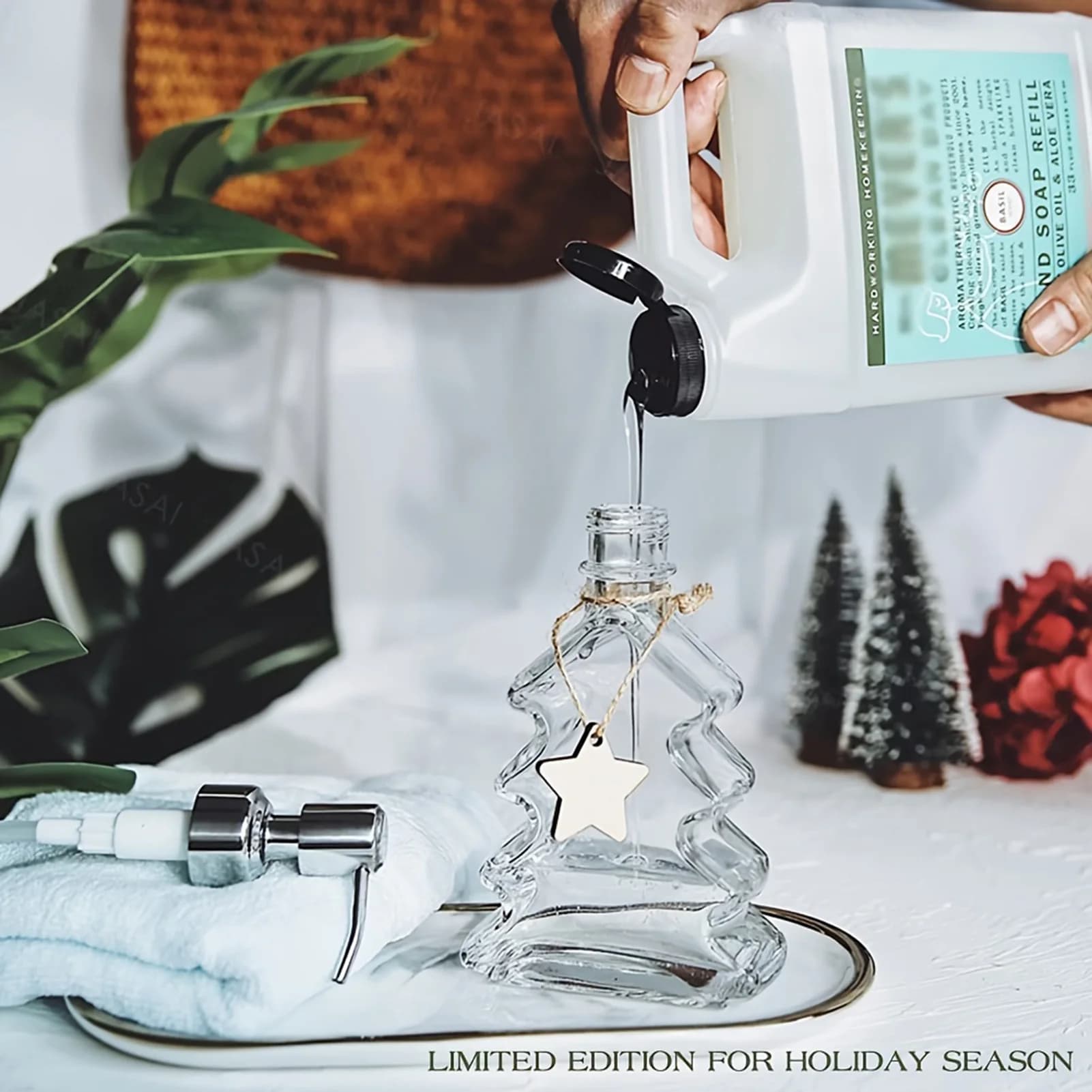 Erogazione di sapone decorativo per il bagno con design creativo a forma di albero di Natale adatto per regali di amici e parenti