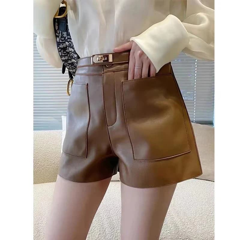 Pantaloncini in vera pelle di pecora Donna 2024 Autunno Inverno Pantaloni corti a gamba larga con grandi tasche e cintura Pantaloni larghi a vita alta