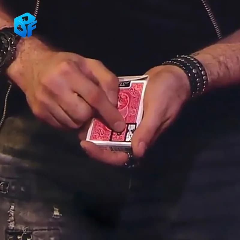 Piccola porta di Roddy McGhie Card Trucchi magici Trucco Illusioni Primo piano Oggetti di scena magici Magici Mentalismo di strada Force Deck