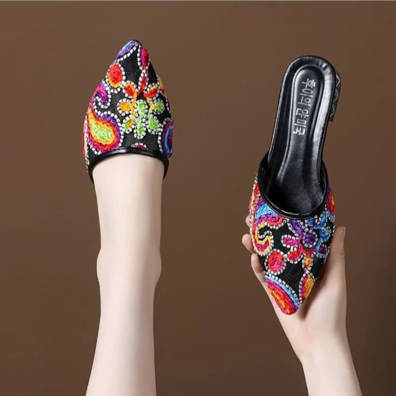 Ethnic Style 2026 Summer Women Pointed Toe Mules Embroidered Low Heel Slip On Closed Toe Breathable Sandals Outdoor