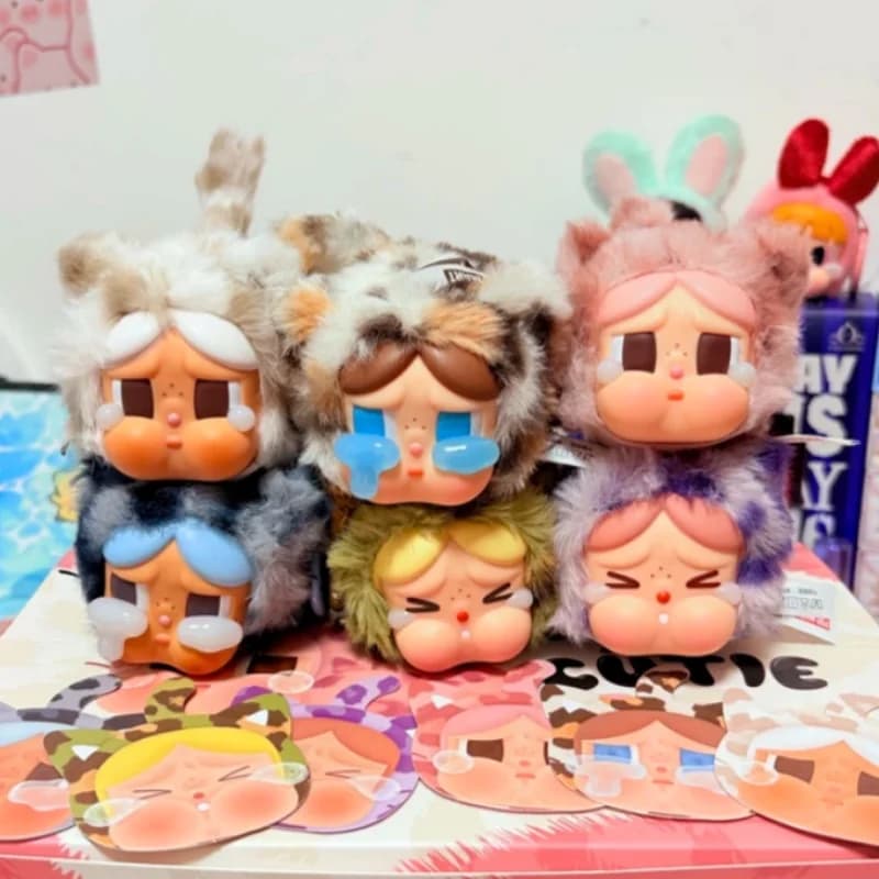 Pop Mart Crybaby Leopard Cat Series Portachiavi in vinile e peluche, Blind Box, Regalo a sorpresa da collezione per i fan degli anime e della cultura pop