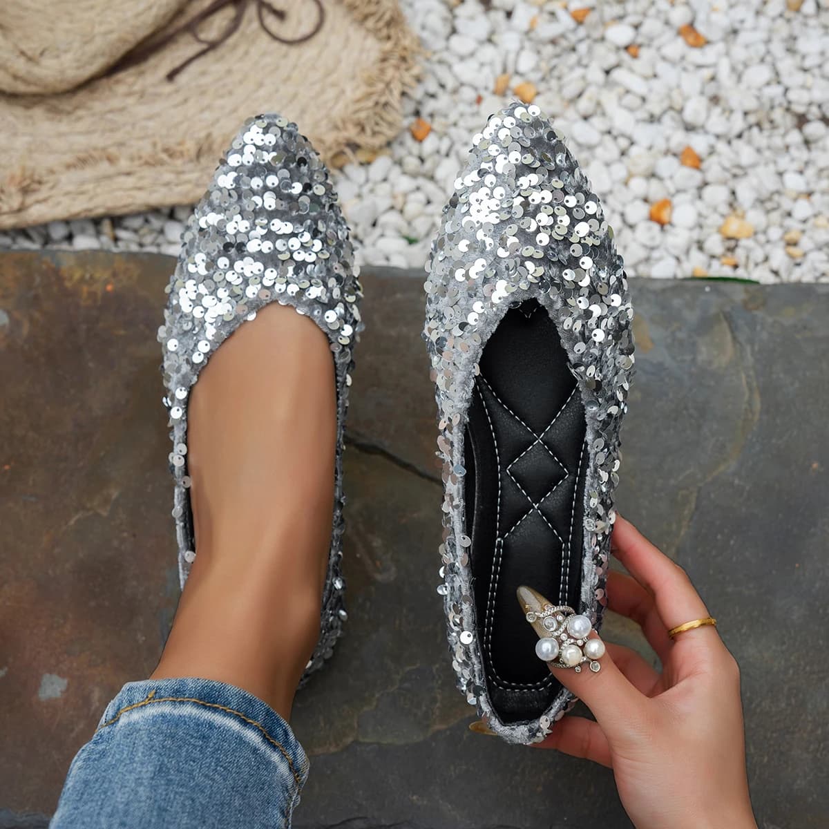 Scarpe con tacco basso con paillettes a punta Nuovo partito di moda Calzature singole eleganti Comfort casual Mocassini da donna con bocca superficiale
