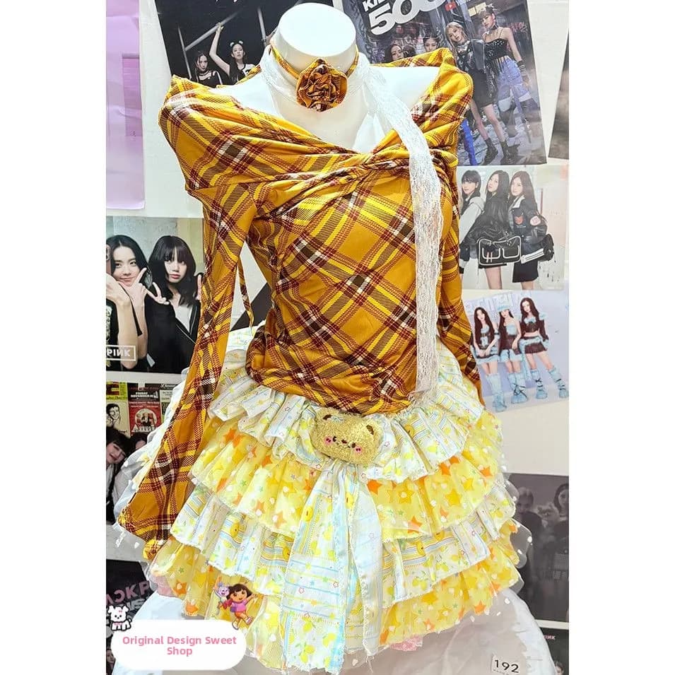 Completo Giallo Originale con T-shirt a Maniche Lunghe Incrociate sulle Spalle e Gonna Lunga con Design a Quadri, Pure Desire Cake Style, Estate 2025