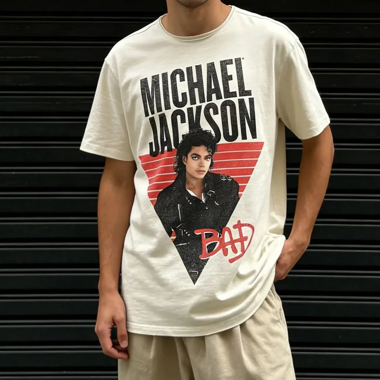 T-shirt Iconica BAD di Michael Jackson, Design Vintage a Triangolo, Maglietta Classica per Appassionati di Musica e Amanti della Cultura Pop