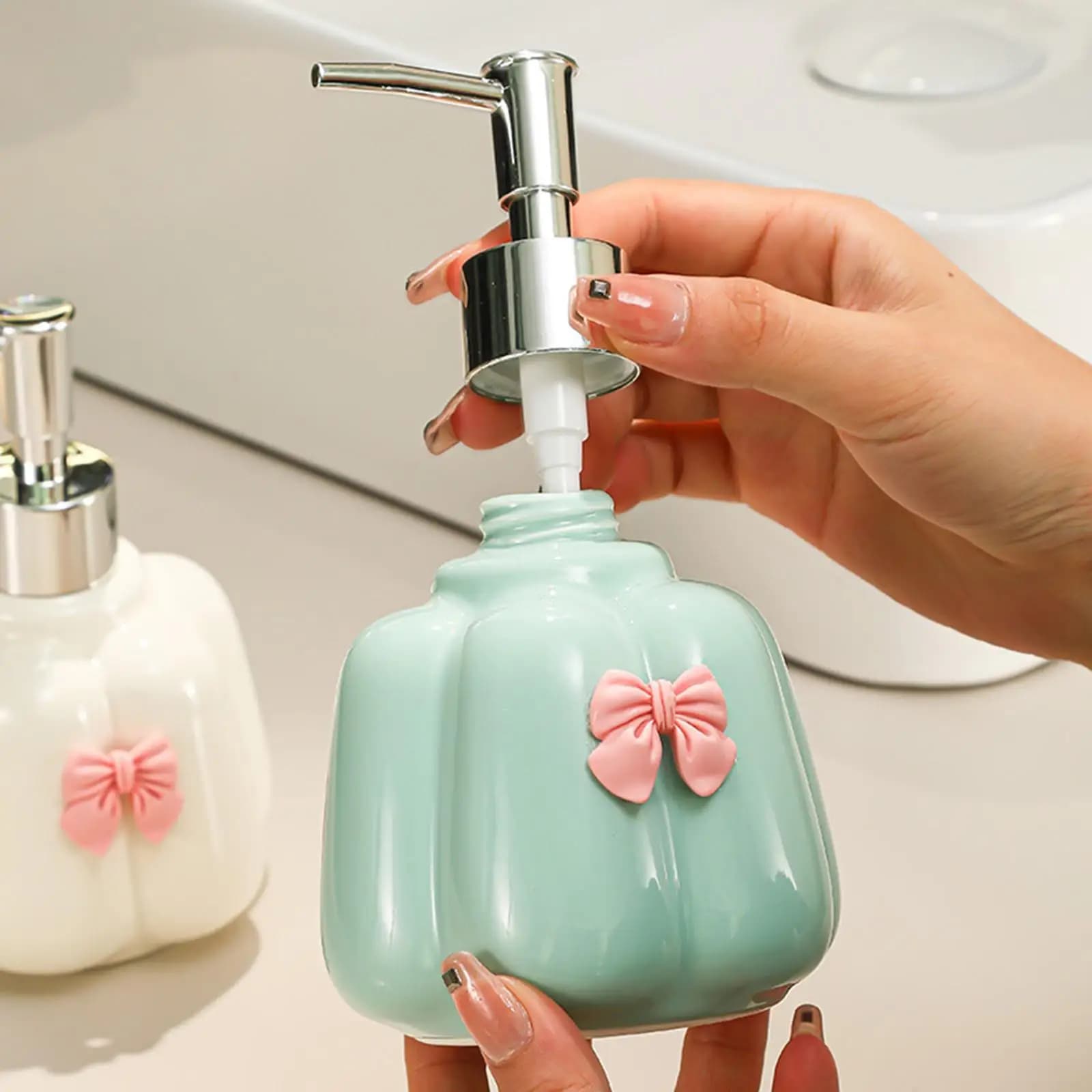 Dispenser di Sapone in Ceramica a Forma di Zucca, Elegante Contenitore Ricaricabile per Bagnoschiuma, Ideale per Dormitori, Hotel e Lavanderie