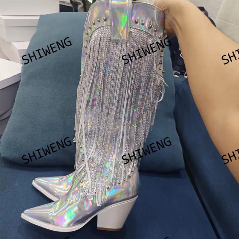 Taglie forti 44 Stivali da passerella con frange e strass in pelle verniciata con motivo laser brillante Stivali al ginocchio con tacco a spillo alto in metallo a punta