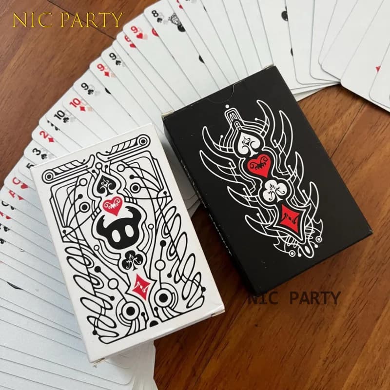 Hollow Knight Poker Card Set portatile Gioco di carte per feste Gruppo Nero Bianco Evento Gioco da tavolo creativo Collezione di bomboniere regalo per feste