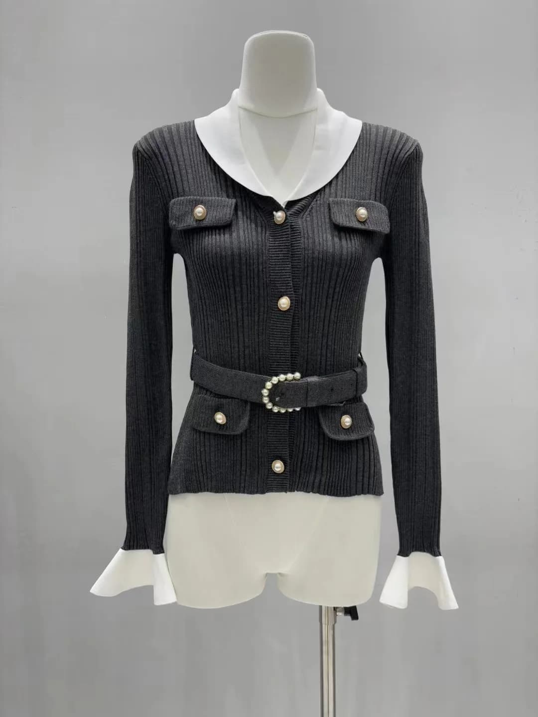 Waist-belted knitted cardigan for women, stylish color-matched V-neck long-sleeved women's knitted top, 2026 summer new style