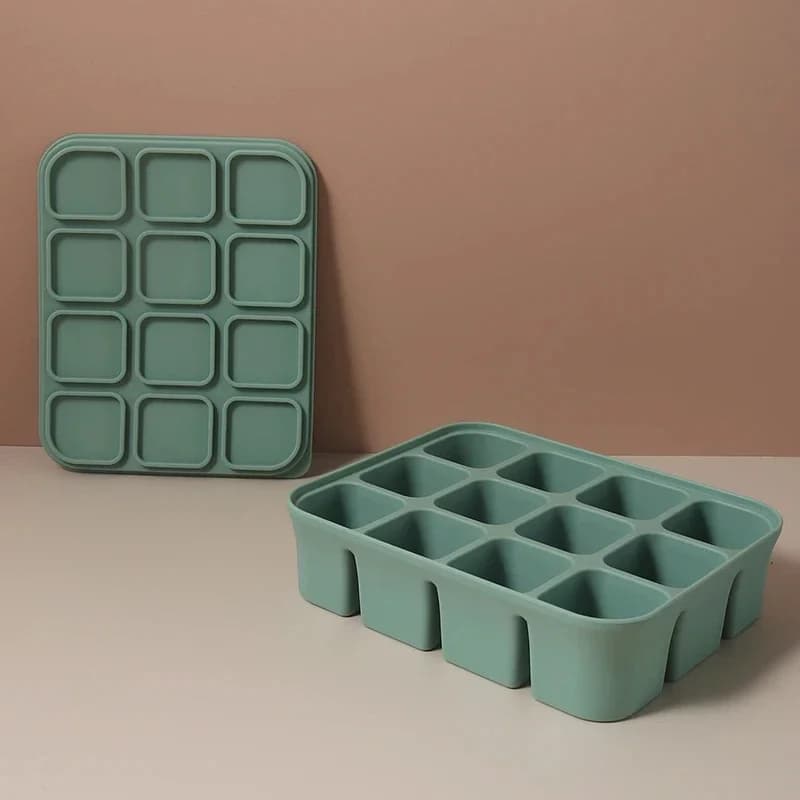 Stampo per cubetti di ghiaccio a 12 griglie Stampo per palline di ghiaccio per congelatore con coperchio Forme per cubetti di ghiaccio in silicone a rilascio facile Accessori da cucina per bar