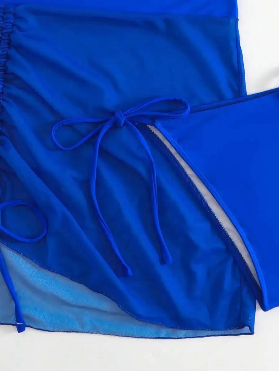 Set bikini blu a triangolo con laccetti e gonna da spiaggia