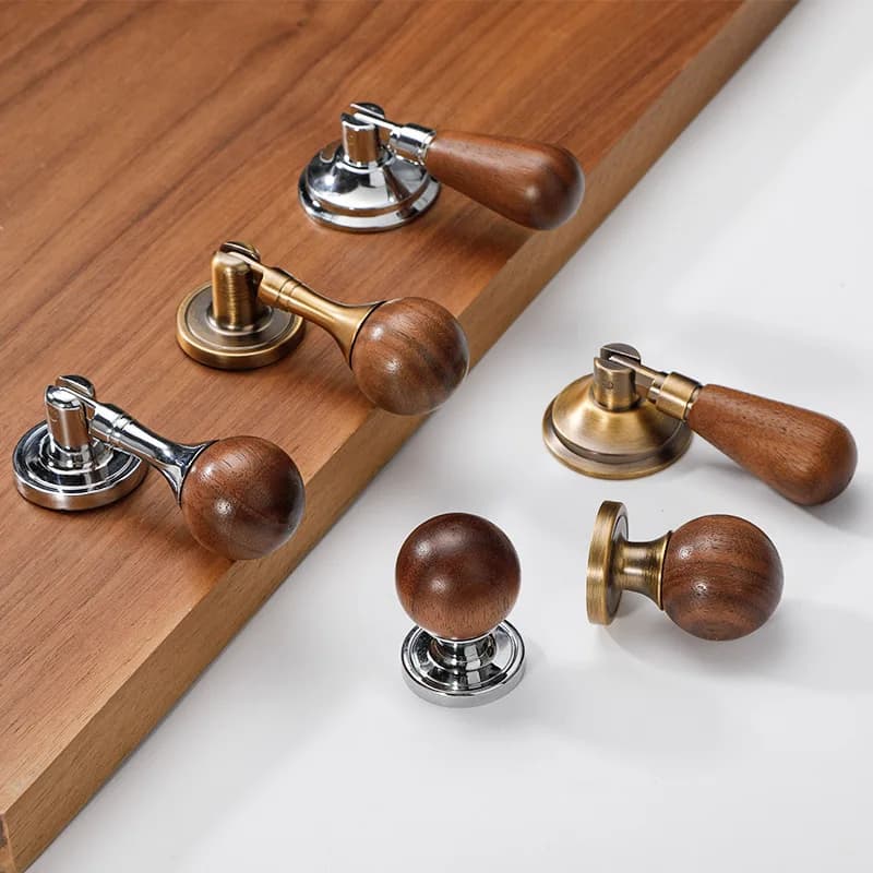 Maniglia per porta dell'armadio di lusso leggera francese, porta dell'armadio, cassetto, stile medievale, palla di noce, nuove piccole maniglie con ciondolo cinese