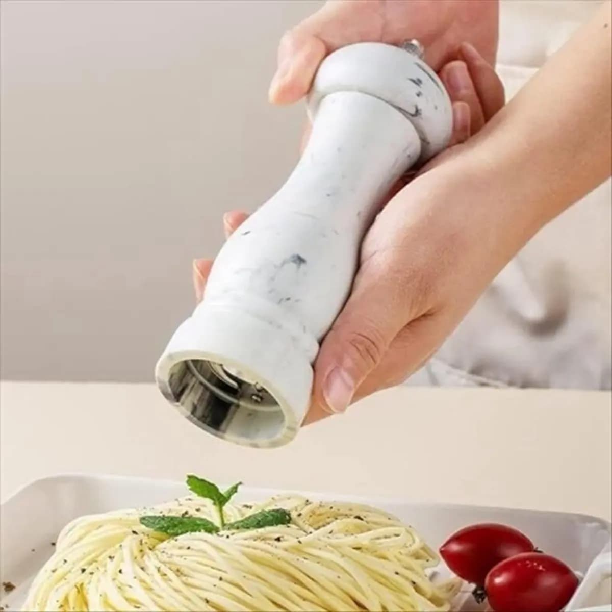 Set Macinapepe e Macinasale AT16, Macinini Ricaricabili in Finto Marmo, Macinini Manuali Facili da Usare per Pepe in Grani, 2 Pezzi
