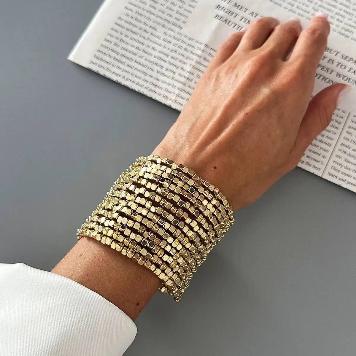 Bracciale Vintage Multistrato Largo da Donna, Bracciale a Catena con Perline Acriliche CCB Stile Punk, Accessori Moda 2026