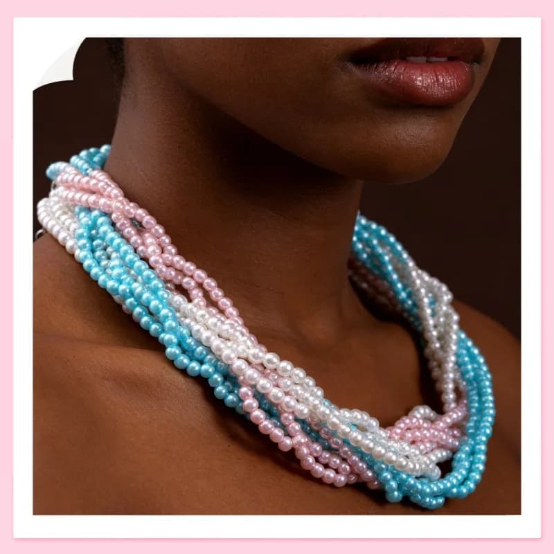 Collana di Perle Colorate Versatile di Nuova Produzione, Catena per Clavicola di Lusso Leggero, Trendy e Personalizzata