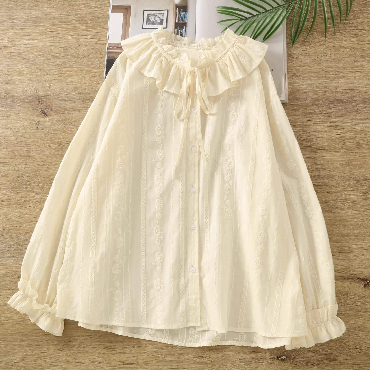 Camicette vittoriane Stile giapponese Design originale Camicie e camicette bianche beige da donna Top a maniche lunghe in cotone 100%.