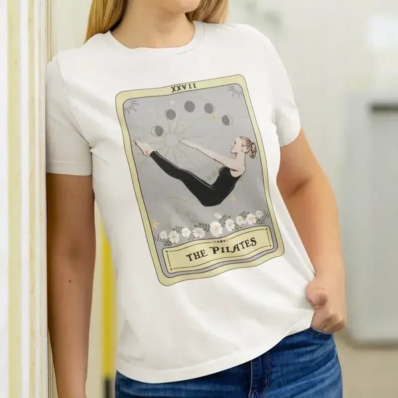 T-shirt con Posizione di Pilates Ispirata ai Tarocchi