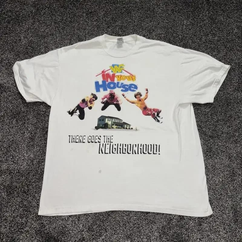 Maglietta promozionale del videogioco WWF In Your House There Goes The Neighborhood, rara, leggibile.