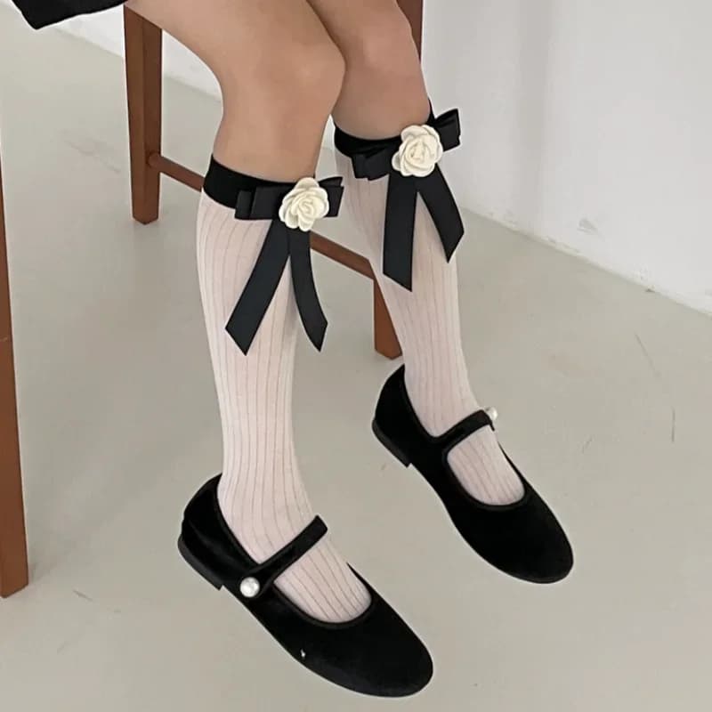 Lolita JK Calzini a tubo centrale con fiocco Calzini con cravatta a fiore di camelia 3D Calzini da balletto estivi sottili bianchi Y2K ABITO da festa Calzini firmati