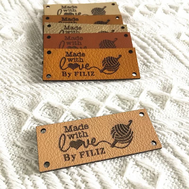 30 etichette da cucito personalizzate per uncinetto Personalizza etichette per maglieria in pelle con logo Etichetta rettangolare per abbigliamento fatto a mano