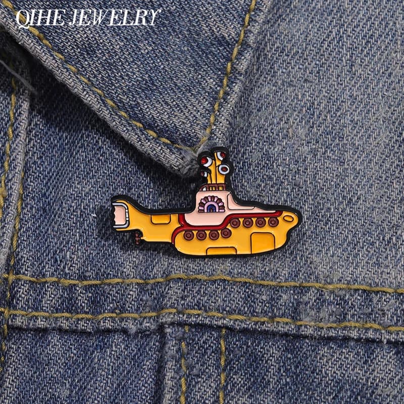 Spille smaltate Rock Band Creative Cartoon Yellow Boat Steamer spille in metallo vestiti distintivi con risvolto gioielli divertenti regalo per gli amici