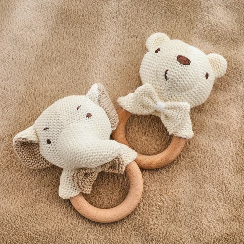 Giocattolo a sonaglio all'uncinetto per bambini Simpatici animali dei cartoni animati Scuotere giocattolo musicale Culla Sonaglio lenitivo Massaggiagengive Anello di faggio No BPA Regalo per bambini
