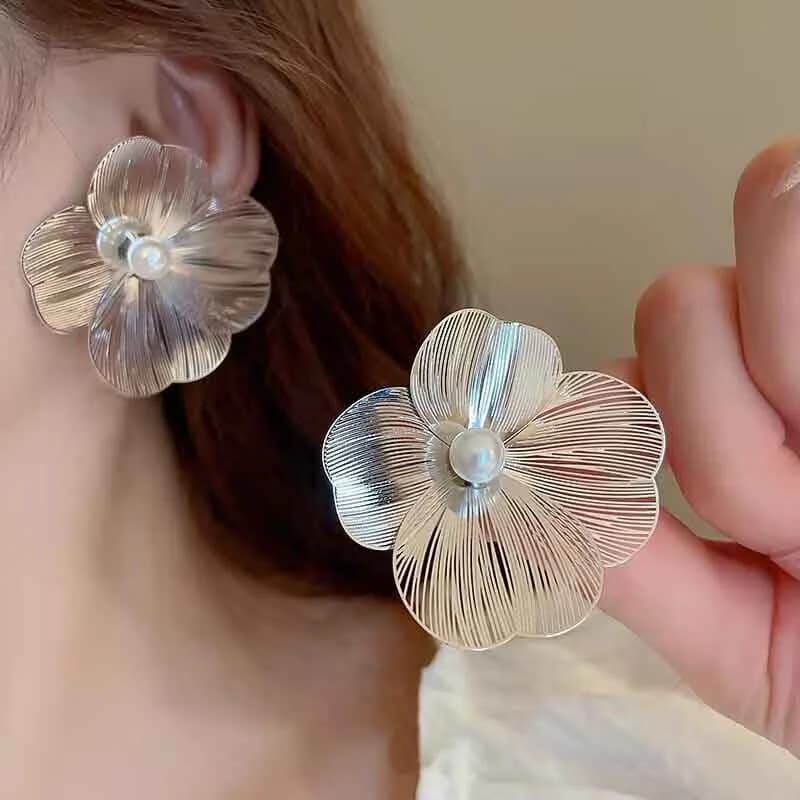 New Big Metal Flowers Stud Earrings for Women Personality Fashion Unique Design Brincos Wedding Jewelry Wholesale Birthday Gift