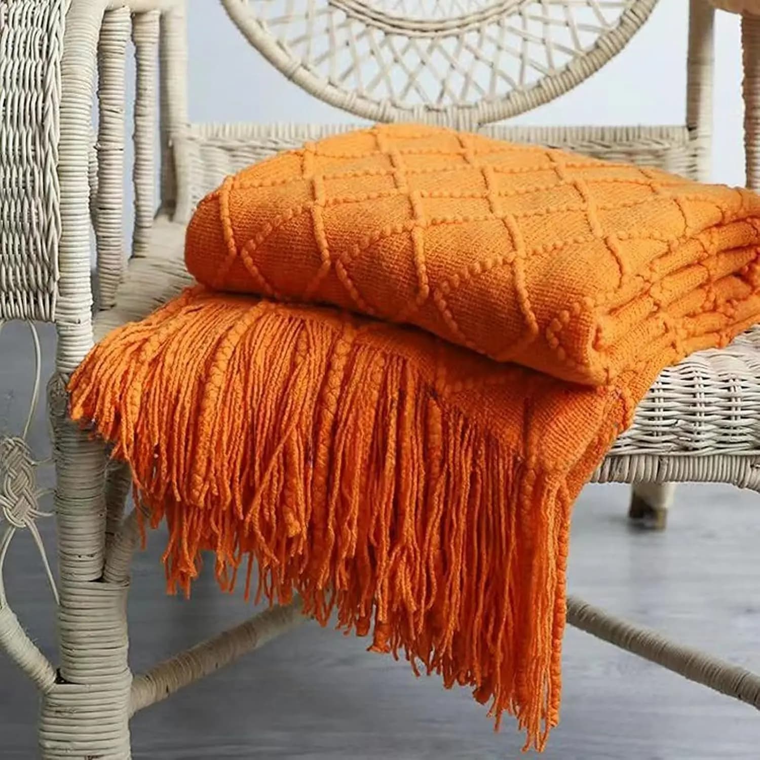 Coperta da tiro lavorata a maglia arancione per letto con nappa Copridivano scozzese strutturato solido grigio blu Decorazione nordica per l'estremità del letto Coperta morbida per pisolino
