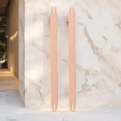 2Pcs Wooden Knitting Shuttles Smooth Comfortable Grip Craft Tool for Weaving Crochet Projects Scarf Sweater DIY Sewing