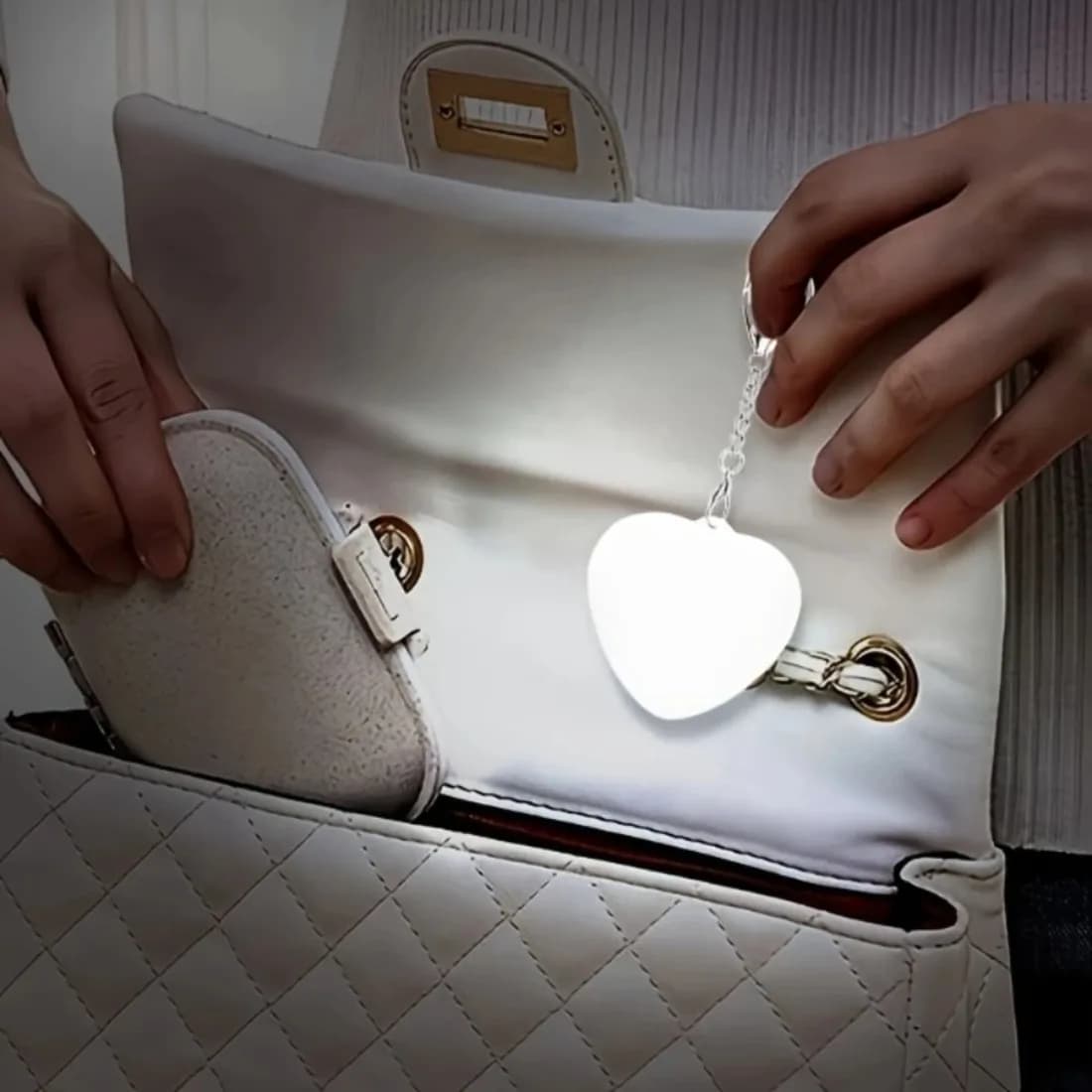 Luce Notturna Portatile Mini, Lampada Ricaricabile con Sensore Touch e Accensione Automatica, LED Compatto per Comodino, Campeggio e Viaggi