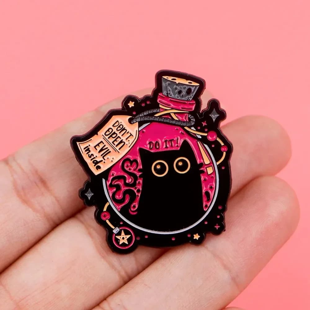 Divertenti spille smaltate a forma di gatto nero, distintivi alla moda, simpatiche spille a forma di animale per zaini, accessori per abbigliamento, regali di Halloween