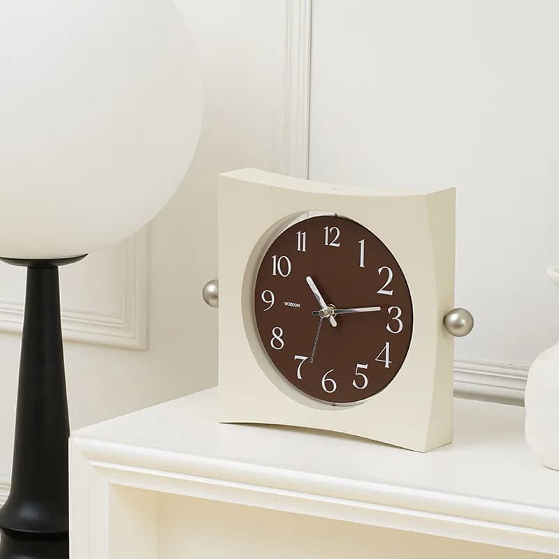Ornamento da tavolo semplice in stile crema, soggiorno, camera da letto, pendolo, orologio da tavolo, decorazione di lusso leggera
