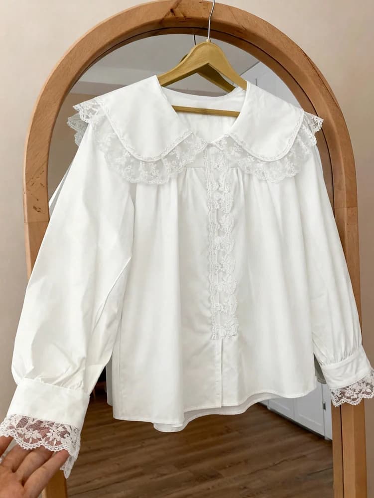 Camicetta da donna con colletto a bambola e bordo in pizzo, camicia casual ampia a maniche lunghe, top dolce con colletto a balze per primavera ed estate