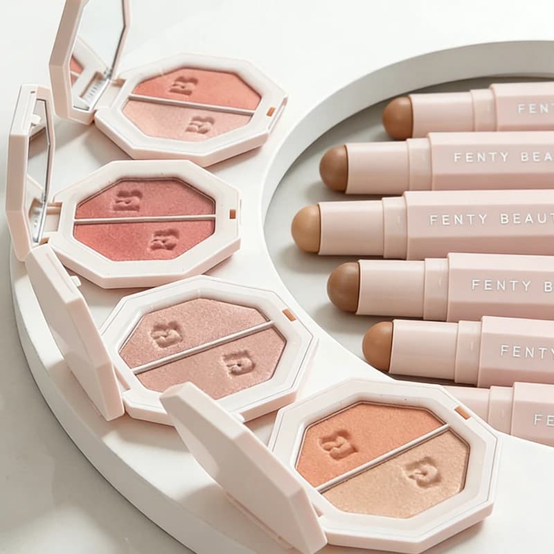 Collezione Illuminanti Fenty Beauty, Palette Contorno e Illuminante Singolo, Lunga Durata, Effetto Luminoso, Facile da Sfumare, Adatto a Tutti i Tipi di Pelle
