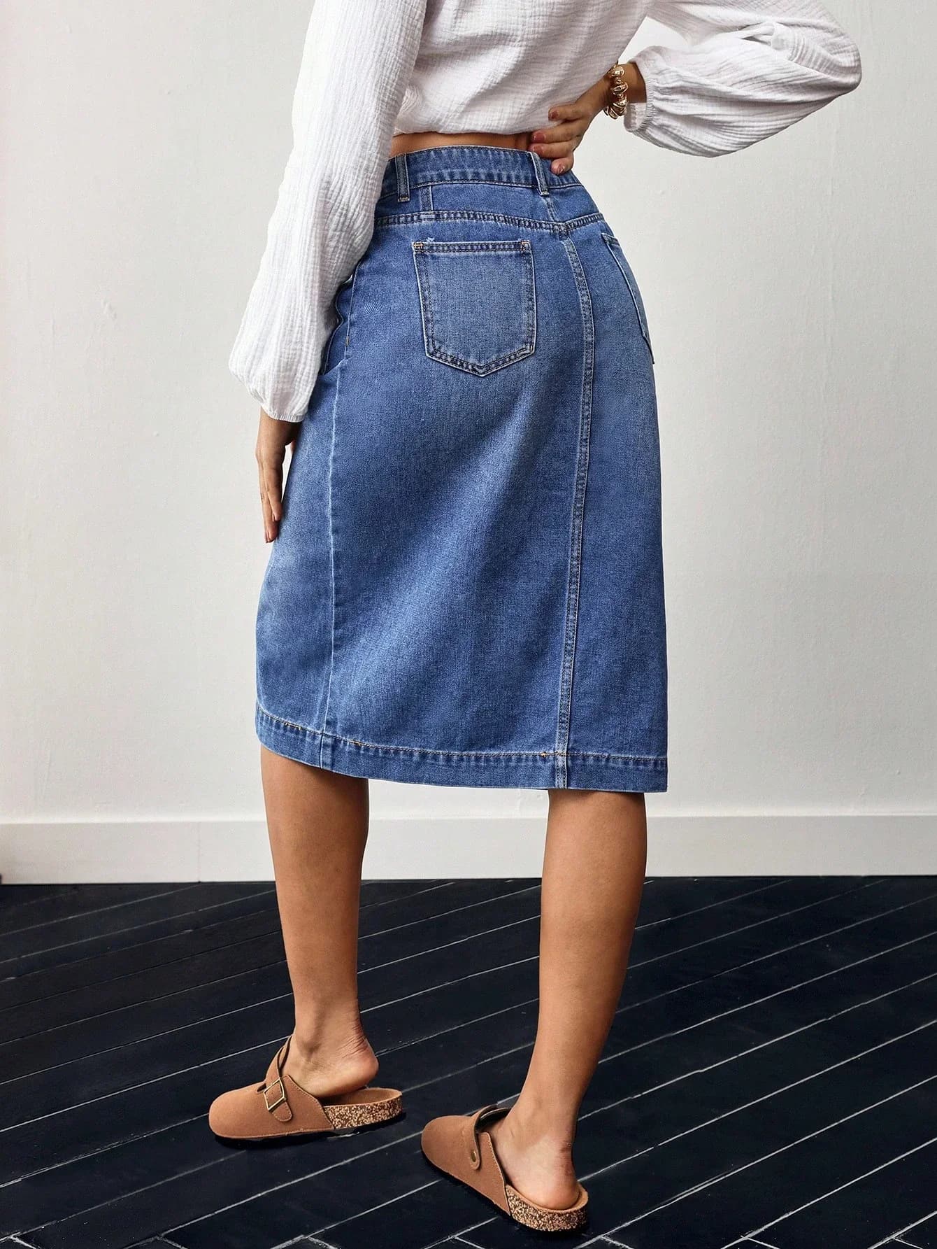 Gonna midi in denim tinta unita da donna con spacco e bottoni frontali