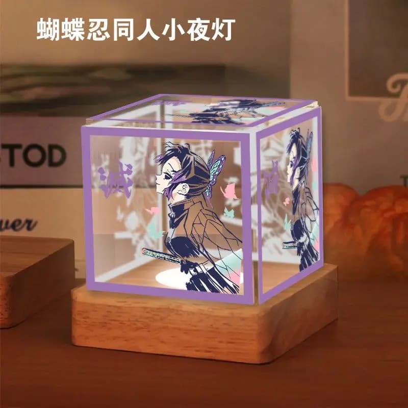 Demon Slayer Kochou Shinobu Anime Cartoon Carino Espositore Luminoso in Acrilico Kawaii 2D Luce Notturna d'Atmosfera per Camera da Letto Ornamento Regalo