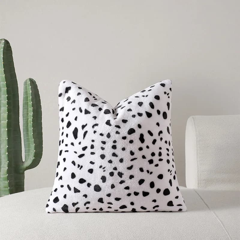 Decorative pillow sheet printed in white and black polka dots, 2 pieces, in double-sided Nordic plush, 50x50 cm