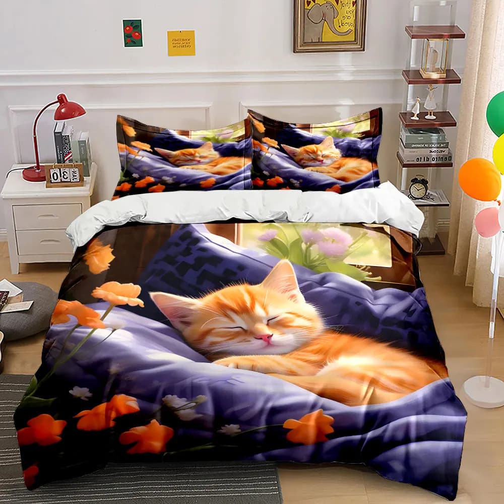 Gatto arancione che dorme tranquillamente accanto alla finestra. Set di biancheria da letto con copripiumino morbido e confortevole, include 1 copripiumino e 2 federe.