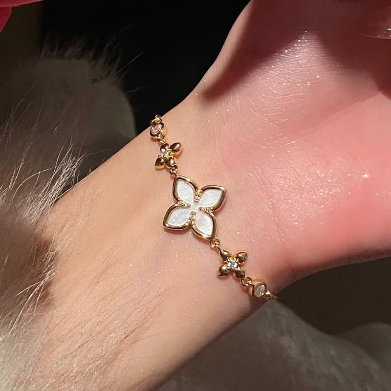 Luxury New Flower Fashion Bracelets For Women Creative Well Finished Hand Jewelry