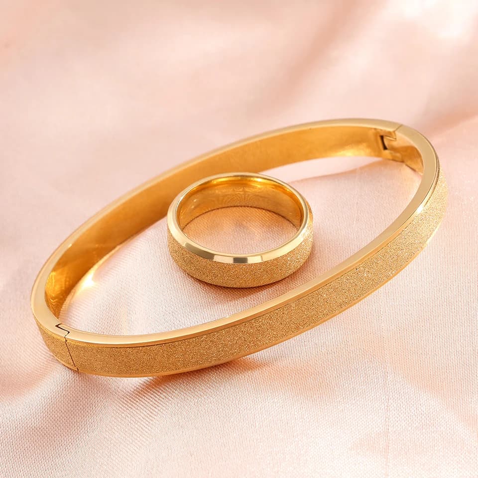 Set di anelli classici con bracciale smerigliato in acciaio inossidabile per gioielli alla moda da donna adatti