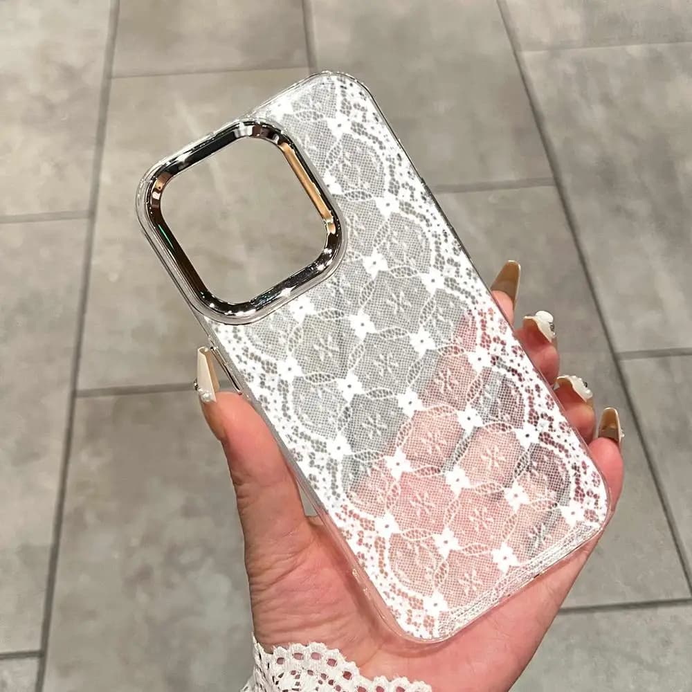 Elegante e Romantica Cover per iPhone con Motivo in Pizzo Bianco per iPhone 17 Air 16 15 14 Plus 13 12 Pro Max 16e, Antiurto con Retro Trasparente HD