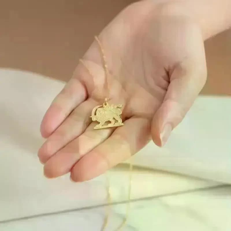 Collana con Bandiera Storica dell'Iran, Collana con Bandiera dell'Impero Persiano con Leone e Sole, Gioielli in Acciaio Inossidabile, Accessori Regalo