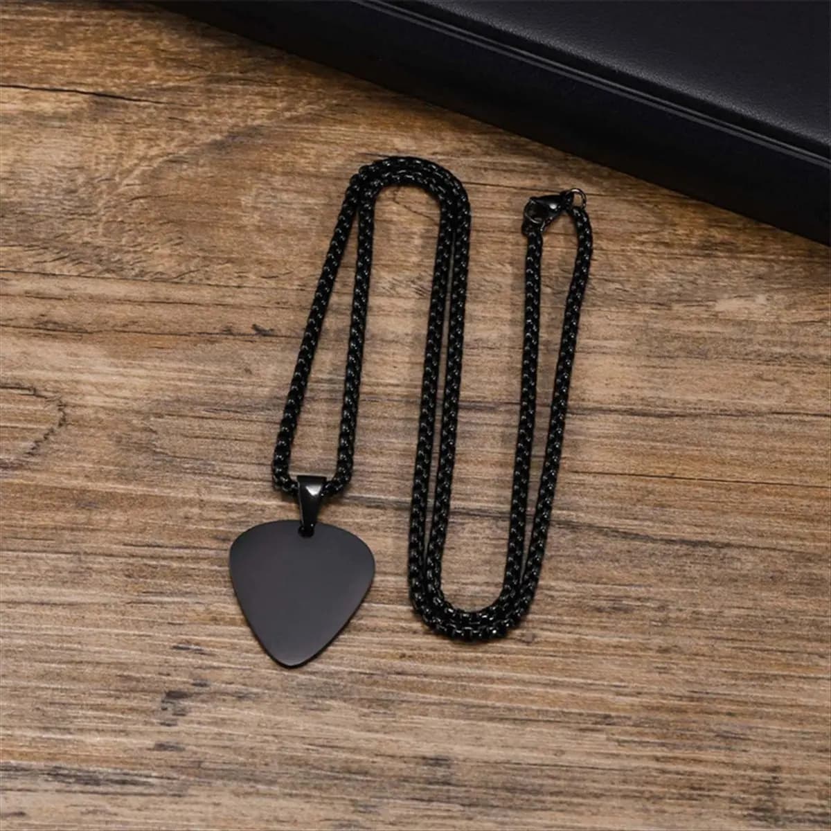 (ABYM) 2 set di supporti per plettri per chitarra, accessori personalizzati in acciaio, catene in acciaio inossidabile nere e argento