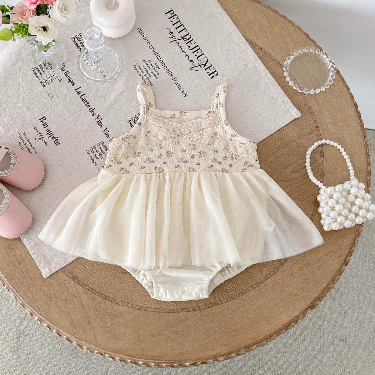 Abito estivo in rete floreale per bambina in stile coreano, abito a tracolla dolce e carino per bambina, molto adatto per tutti i giorni e all'aperto