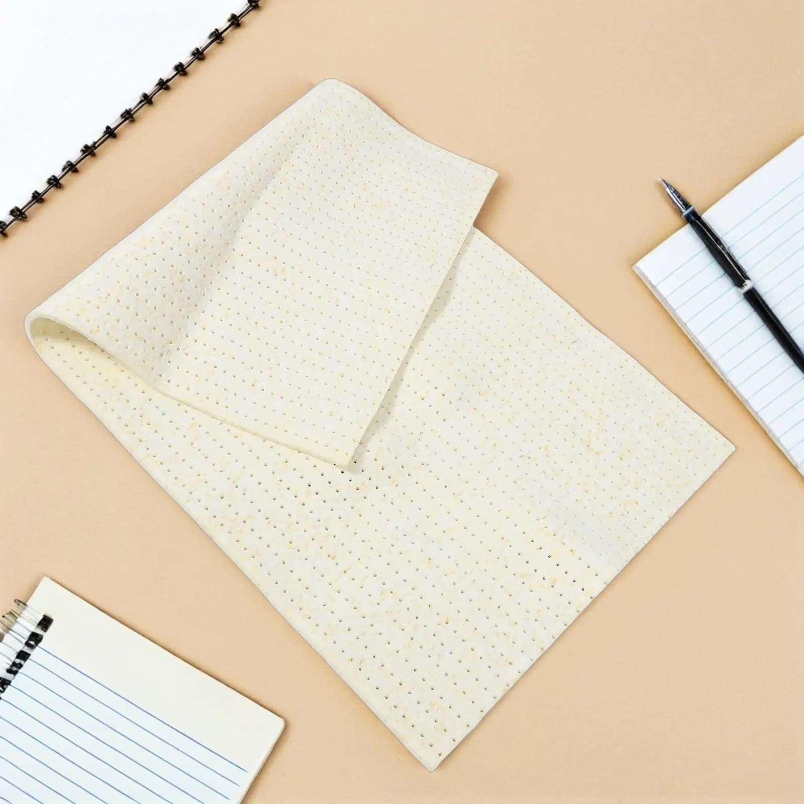 Tappetino in spugna per asse da stiro 130x70 cm, perforato, resistente al calore, per progetti di pressatura, isolante per alte temperature