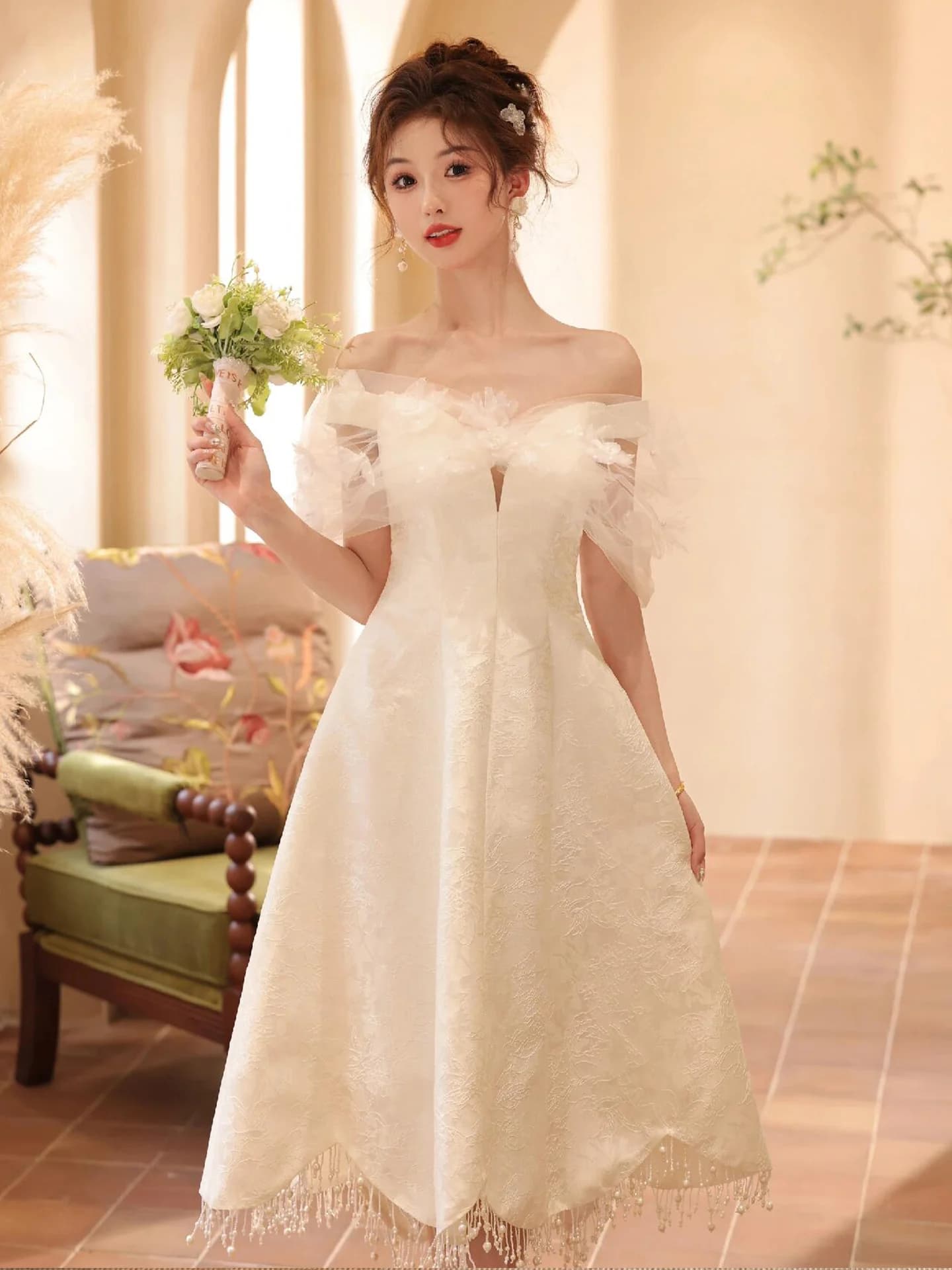Dress from Bride White Monospalla di Lusso, Dress from Bride of Alta Gamma with Pearls, Exclusive Sensation