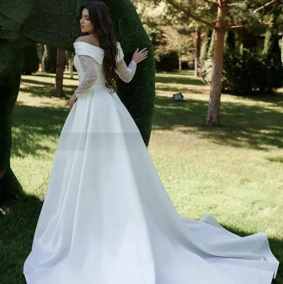 Abiti da Sposa Personalizzati con Perline Luccicanti, Maniche Lunghe, Spalle Scoperte, Vestiti da Sposa in Raso per Donne, Robe Mariage 2026