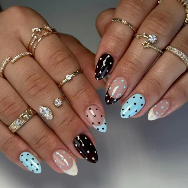 Average fake nails for woman and girl, polka dot design, black and blue, total cover, nail tips to almond French, fake nail press-on for nail art
