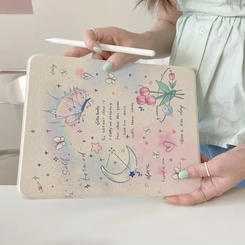 Custodia per Tablet Kawaii con Supporto Girevole a 360° e Porta Penna per iPad 7/8/9 (10.2 pollici), Air 3/4/5 (10.5/10.9 pollici), iPad Pro (10.5 pollici) di 10a Generazione